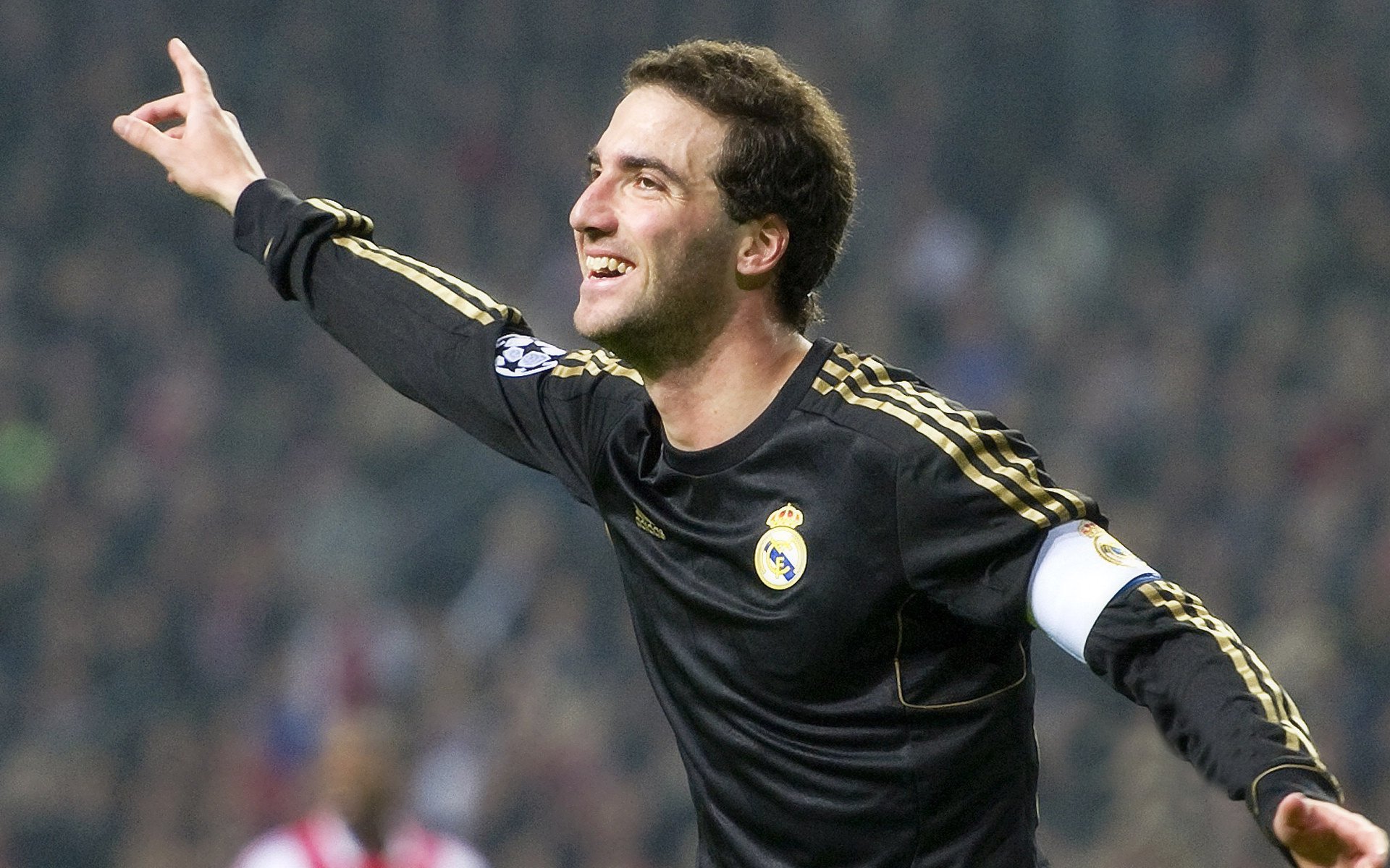 凯撒酋长与阿尔萨德达成球员交换协议，凯撒酋长球衣