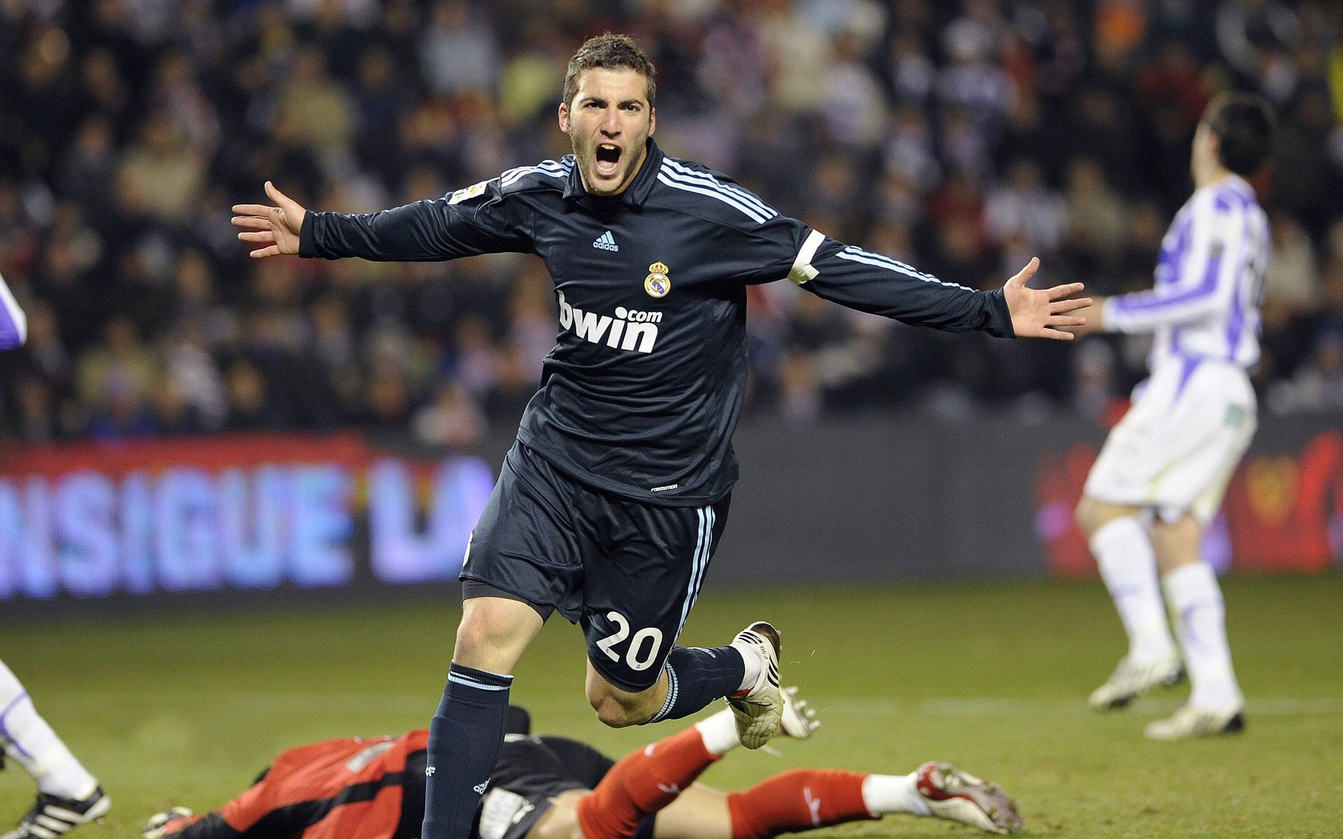 赛季预测:冠军归属悬念最大对决分析,2020赛季冠军